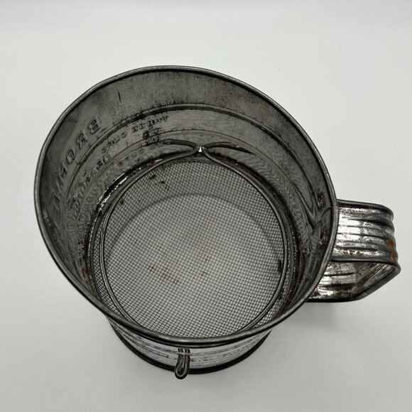 Vintage Bromwell’s 3 Cup Flour Sifter USA Tin Hand Crank Mid Century Farmhouse - Picture 5 of 7